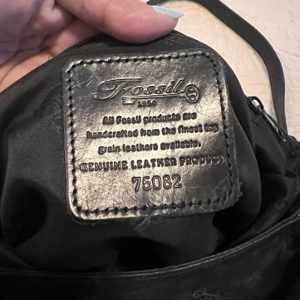 Vintage Fossil Black Pebbled Leather Crossbody Bag Brass Key Charm Minimalist